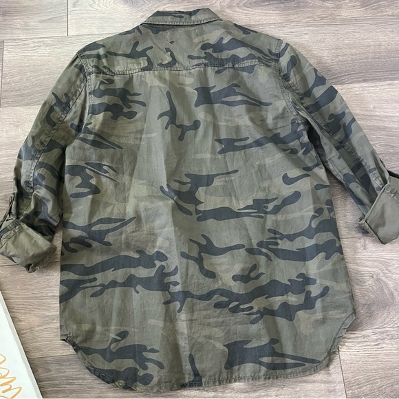Staring At Stars Camo Snap Front Shirt - Picture 5 of 7
